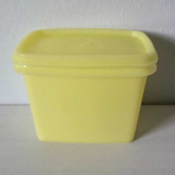 Vintage Tupperware Rectangle Yellow Storage Container 1243-3 With Lid 1244-6 - Picture 1 of 6